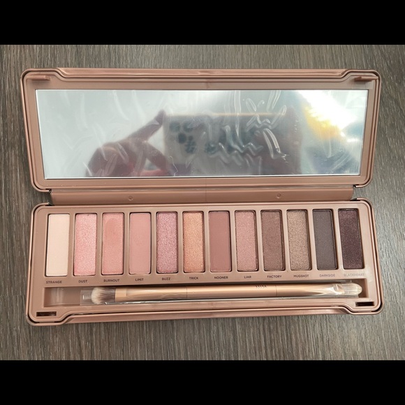 NEW! Naked 3 eyeshadow - Picture 1 of 3